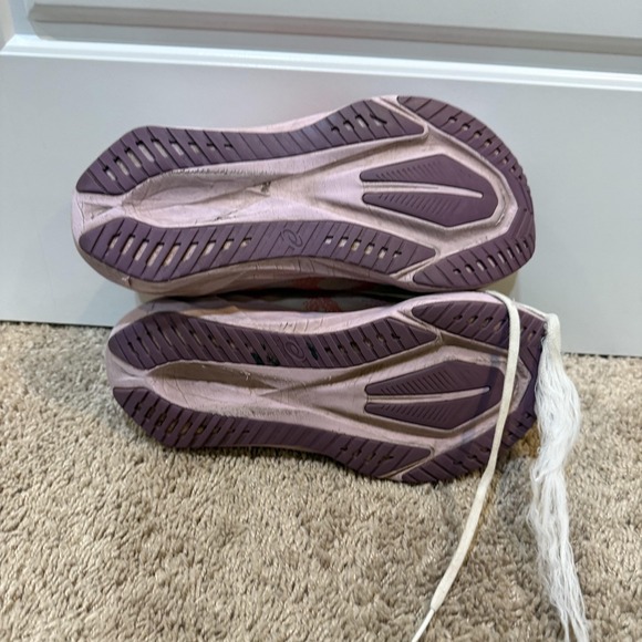 ASICS Novablast 5 Shoes Womens Size 9 Pink Beige Trail Running Sneakers 10128765 - Picture 5 of 7